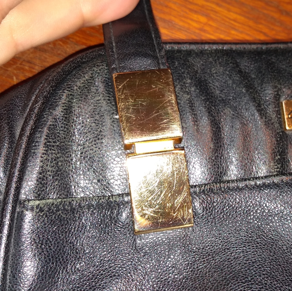 Gloria Vanderbilt Black Purse, Shoulder Bag, Two Handles, Gold Accents - Picture 3 of 13